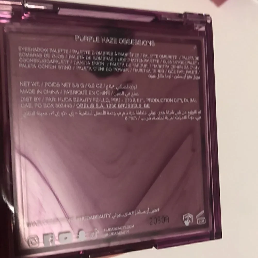 HUDA beauty purple haze eyeshadow palette NEW